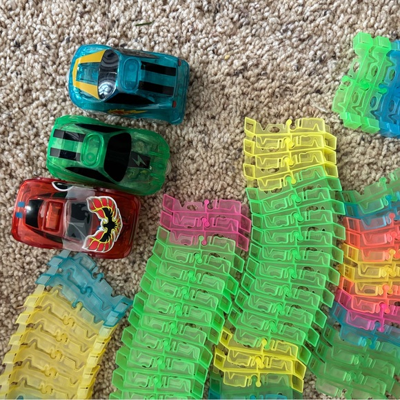 QVC Twister Tracks Glow-in-the-Dark Track Set Car Track Set ExtentionTrack - Picture 14 of 14